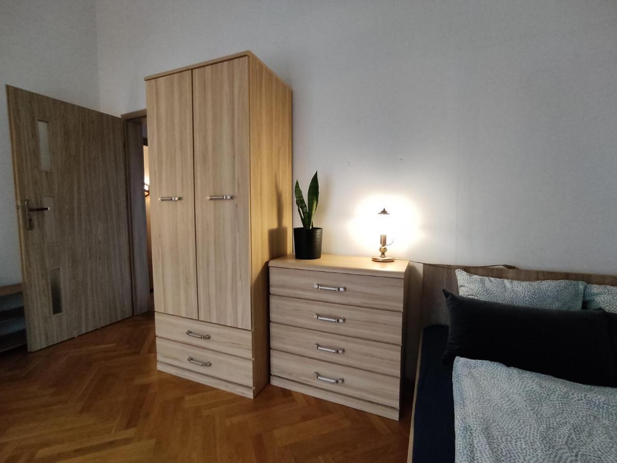 Classic Apartament Metro Kabaty Varsovia Exterior foto